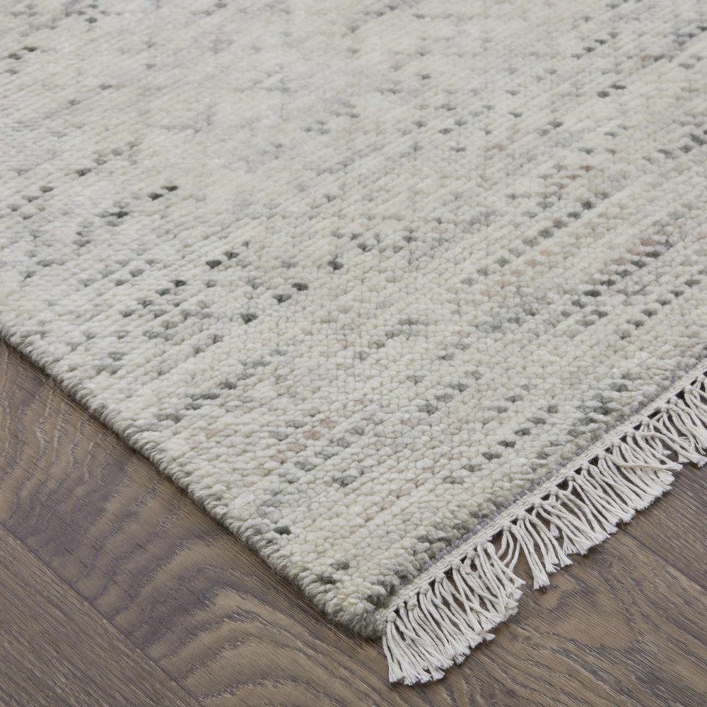 Branson Transitional Solid, Ivory/Pink/Gray, 2' x 3' Accent Rug. Picture 3