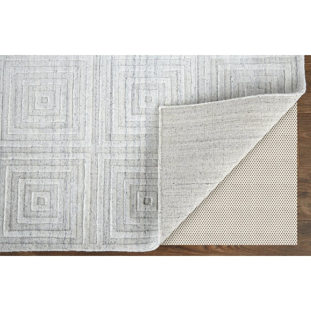 Redford Transitional Solid, White/Silver, 3'-6" x 5'-6" Accent Rug. Picture 4