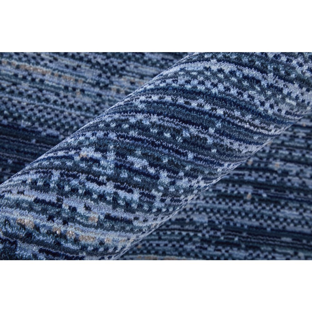 Deja Modern Solid, Blue/Silver, 7'-10" x 10'-3" Area Rug. Picture 4