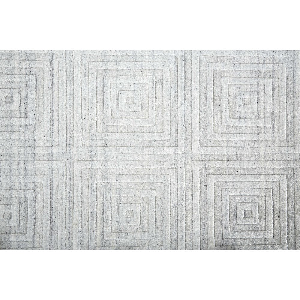 Redford Transitional Solid, White/Silver, 3'-6" x 5'-6" Accent Rug. Picture 6