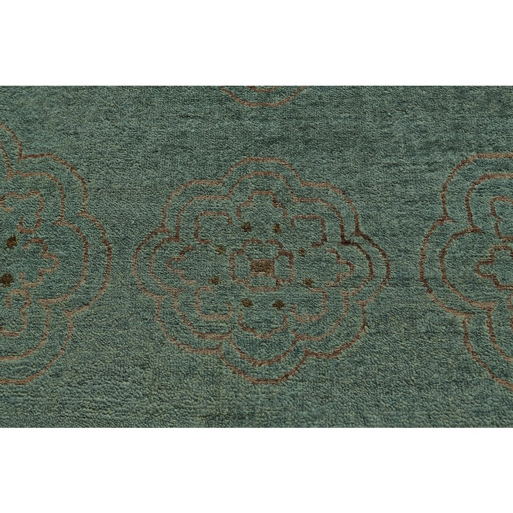 Qing Transitional Floral & Botanical, Blue/Green/Taupe, 4' x 6' Accent Rug. Picture 3