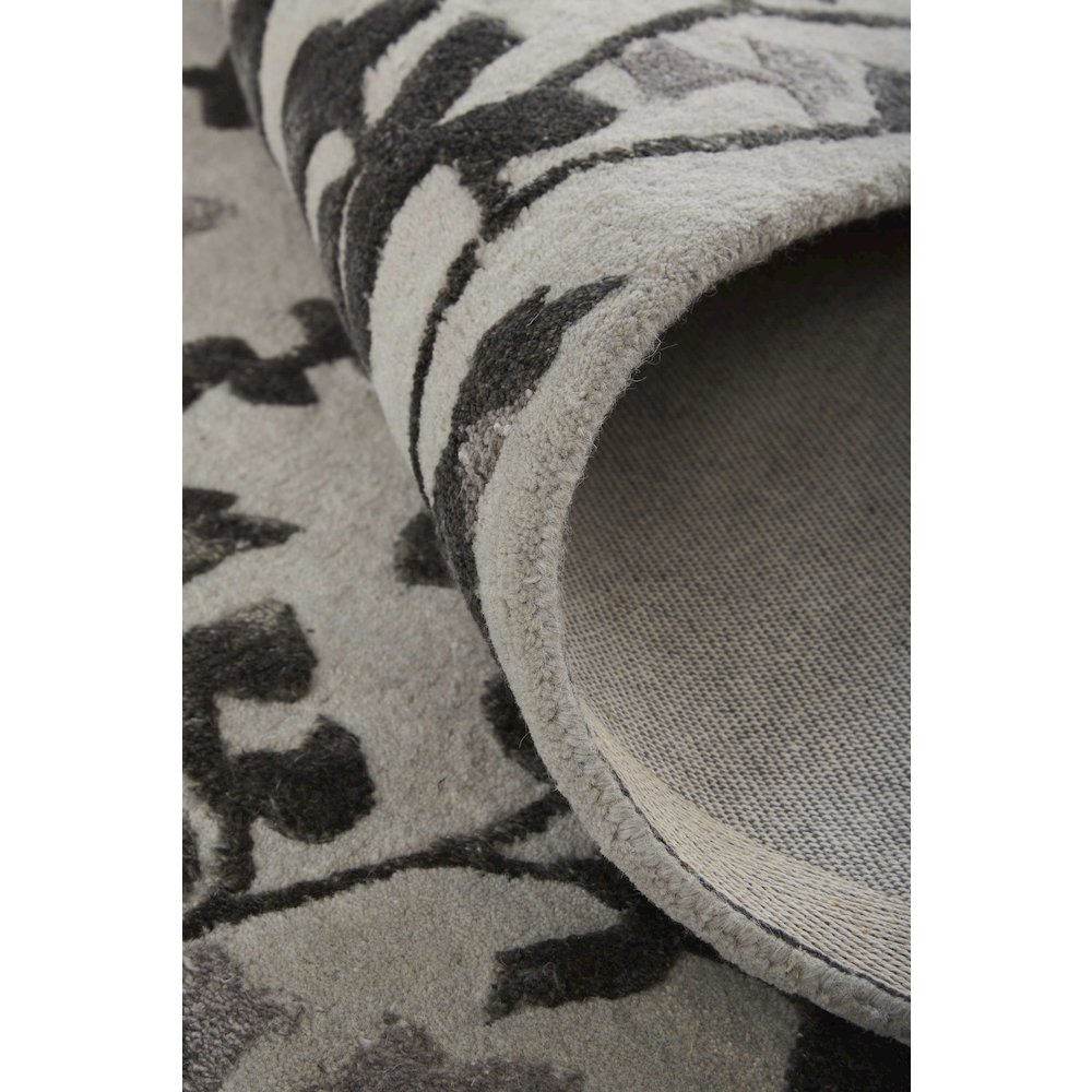 Bella Transitional Floral & Botanical, Gray/Silver/Taupe, 5' x 8' Area Rug. Picture 5