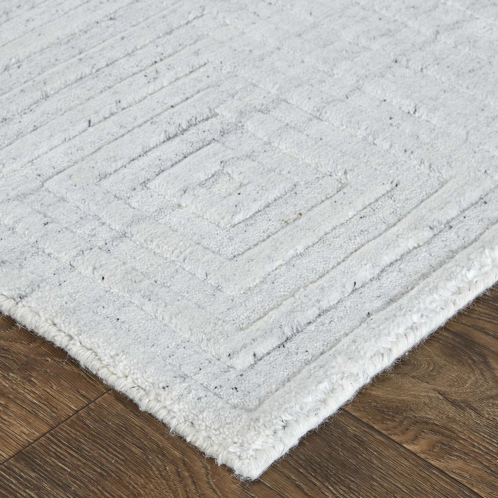 Redford Transitional Solid, White/Silver, 3'-6" x 5'-6" Accent Rug. Picture 3