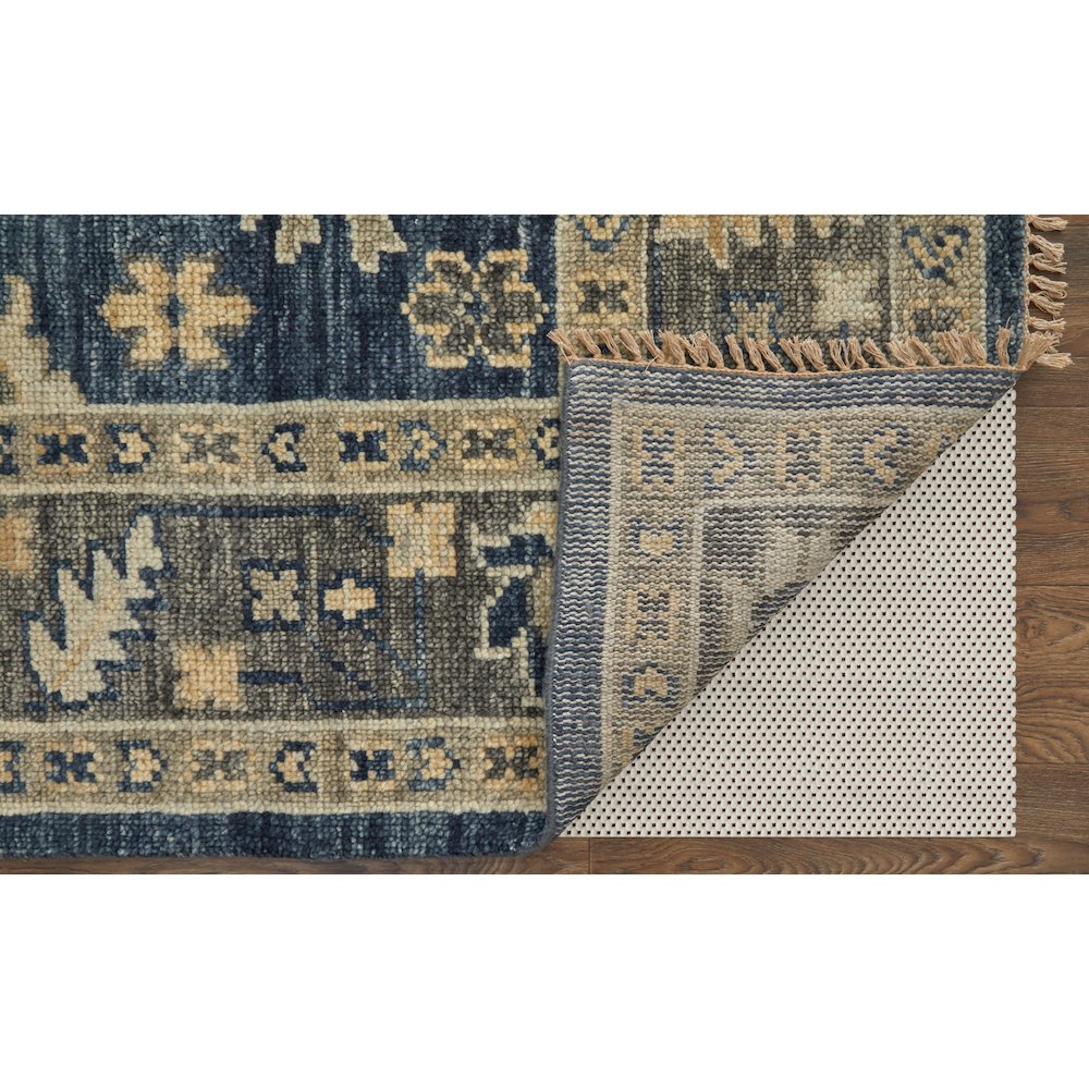 Fillmore Traditional Floral & Botanical, Blue/Gray, 2' x 3' Accent Rug. Picture 4