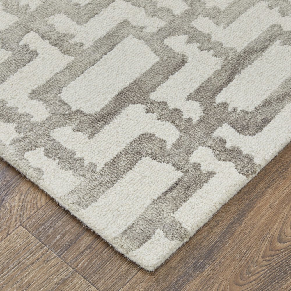 Lorrain Modern Geometric, Ivory/Taupe, 3'-6" x 5'-6" Accent Rug. Picture 3