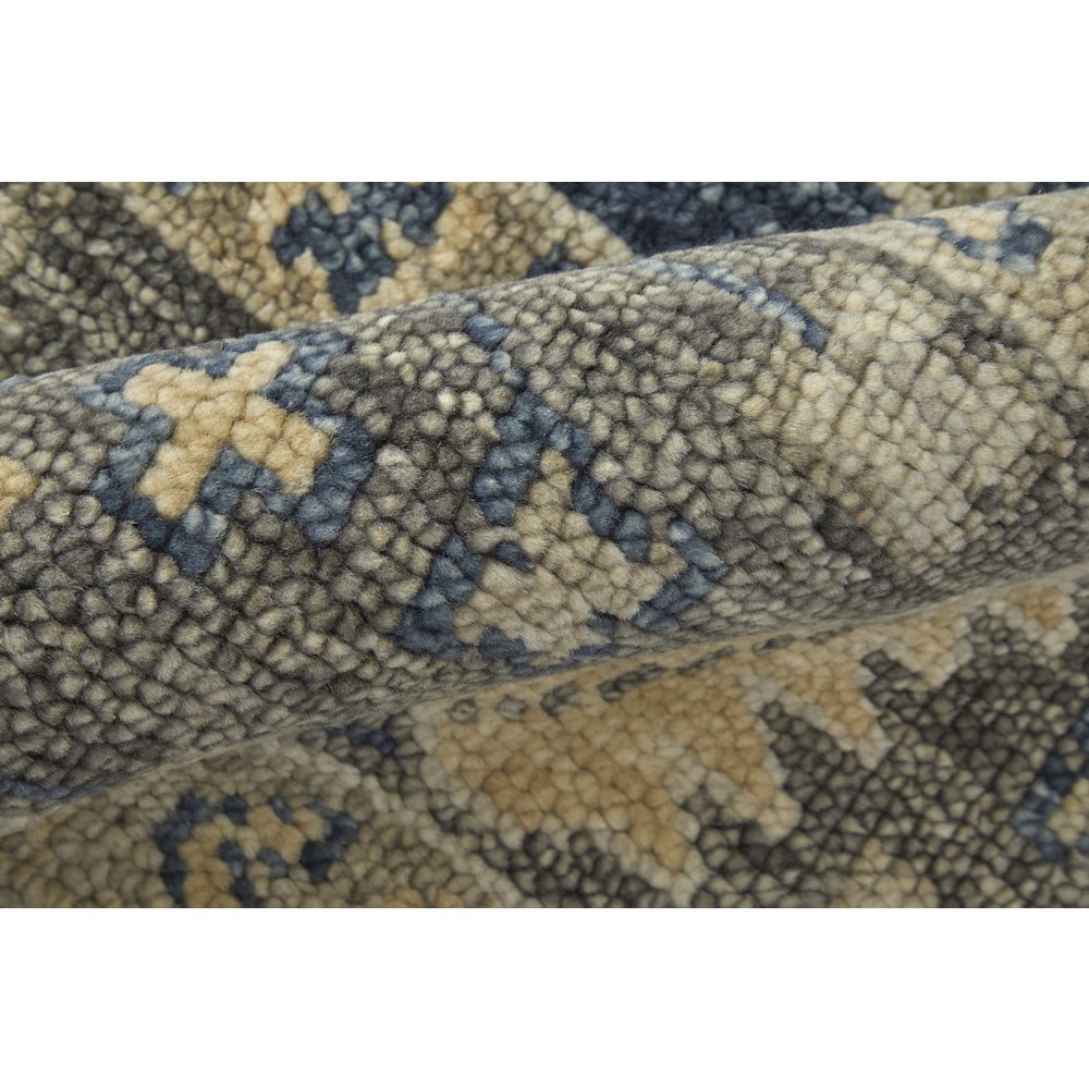Fillmore Traditional Floral & Botanical, Blue/Gray, 2' x 3' Accent Rug. Picture 5