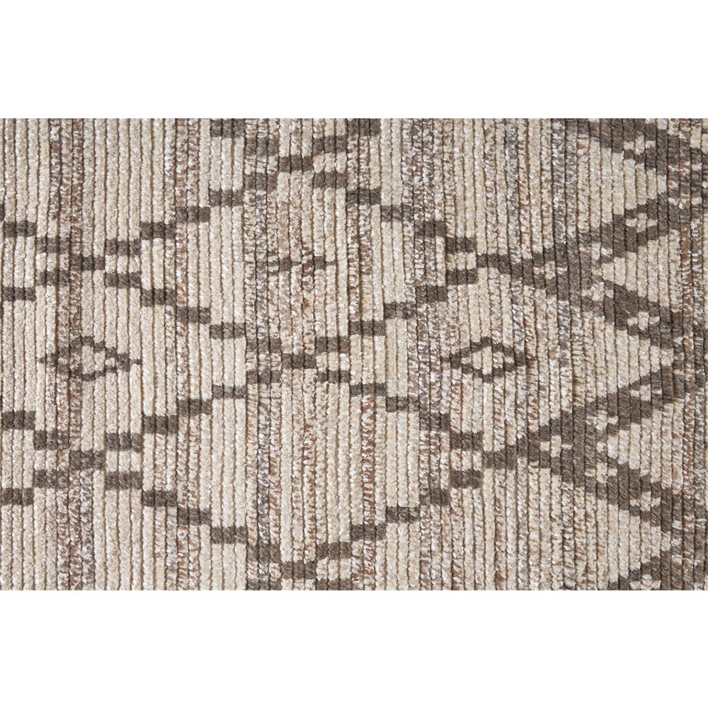 Twain Transitional Diamond, Ivory/Gray/Taupe, 8'-6" x 11'-6" Area Rug. Picture 5