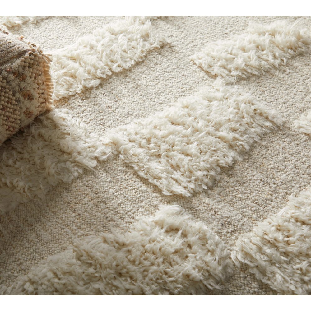 Ashby Transitional Geometric, Ivory, 2' x 3' Accent Rug. Picture 2