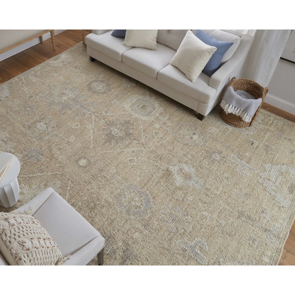 Transitional Floral & Botanical, Tan/Gray/Ivory, 3'-6" x 5'-6" Accent Rug. Picture 2