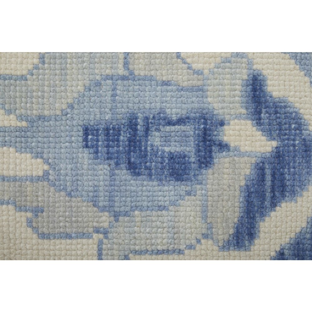 Karina Transitional Floral & Botanical, Ivory/Blue, 2' x 3' Accent Rug. Picture 6