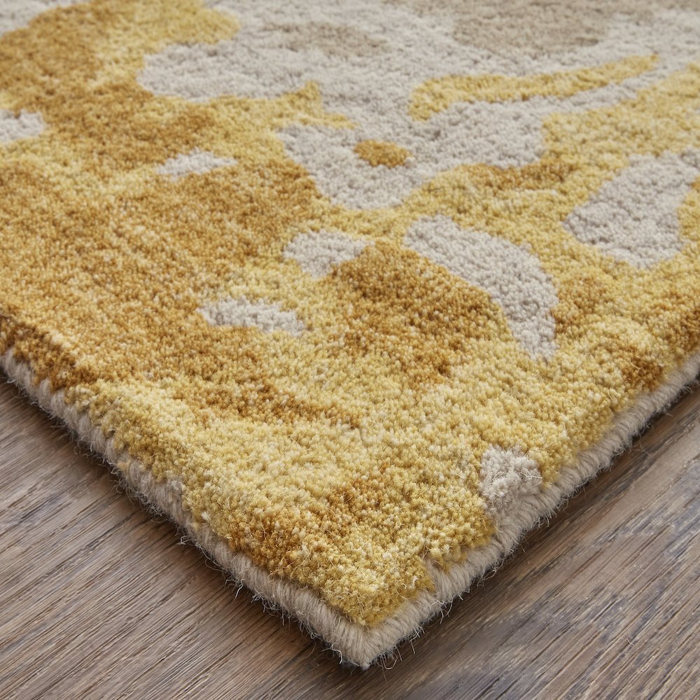 Everley Modern Abstract, Ivory/Yellow/Blue, 4' x 6' Accent Rug. Picture 3