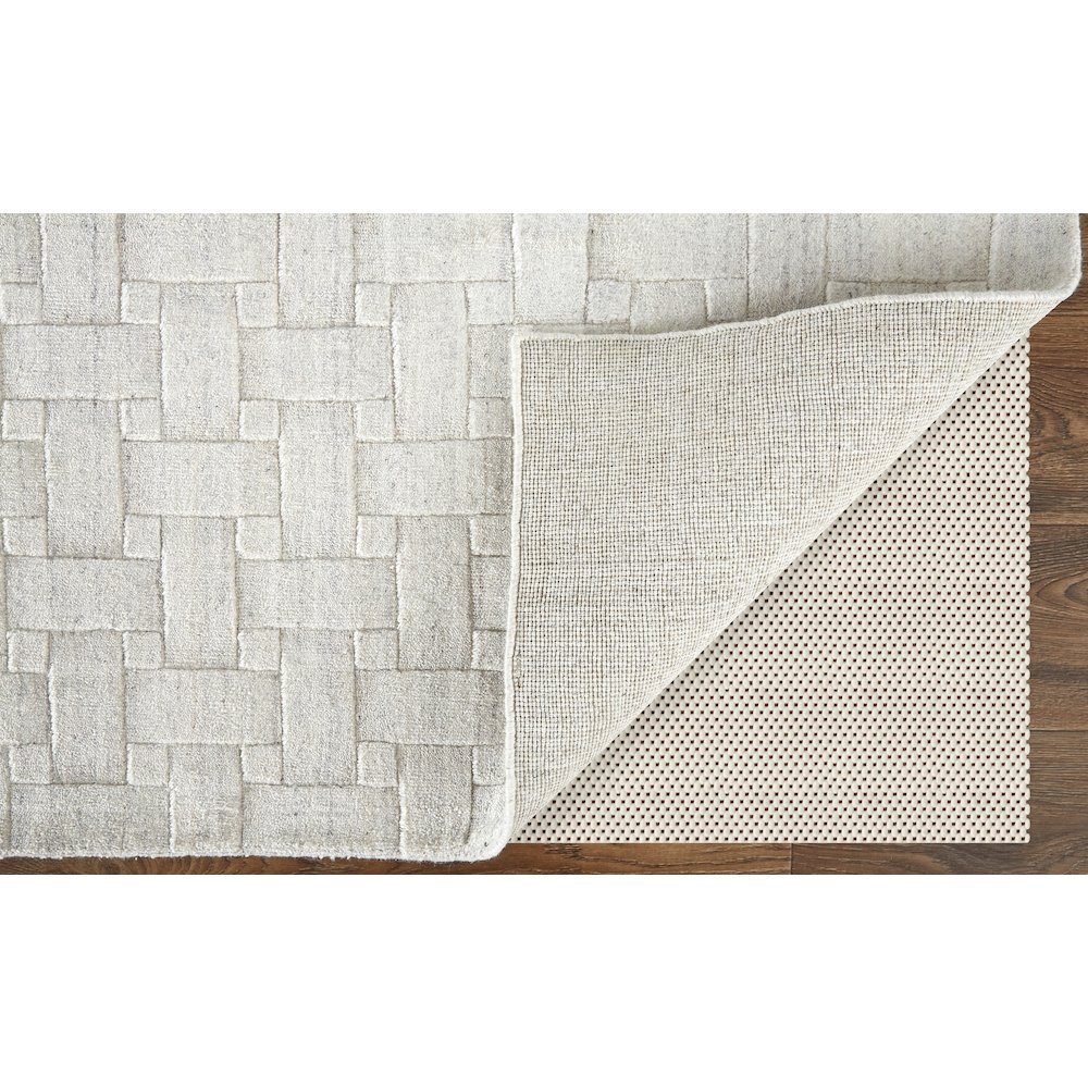 Redford Transitional Solid, White/Silver, 2' x 3' Accent Rug. Picture 4