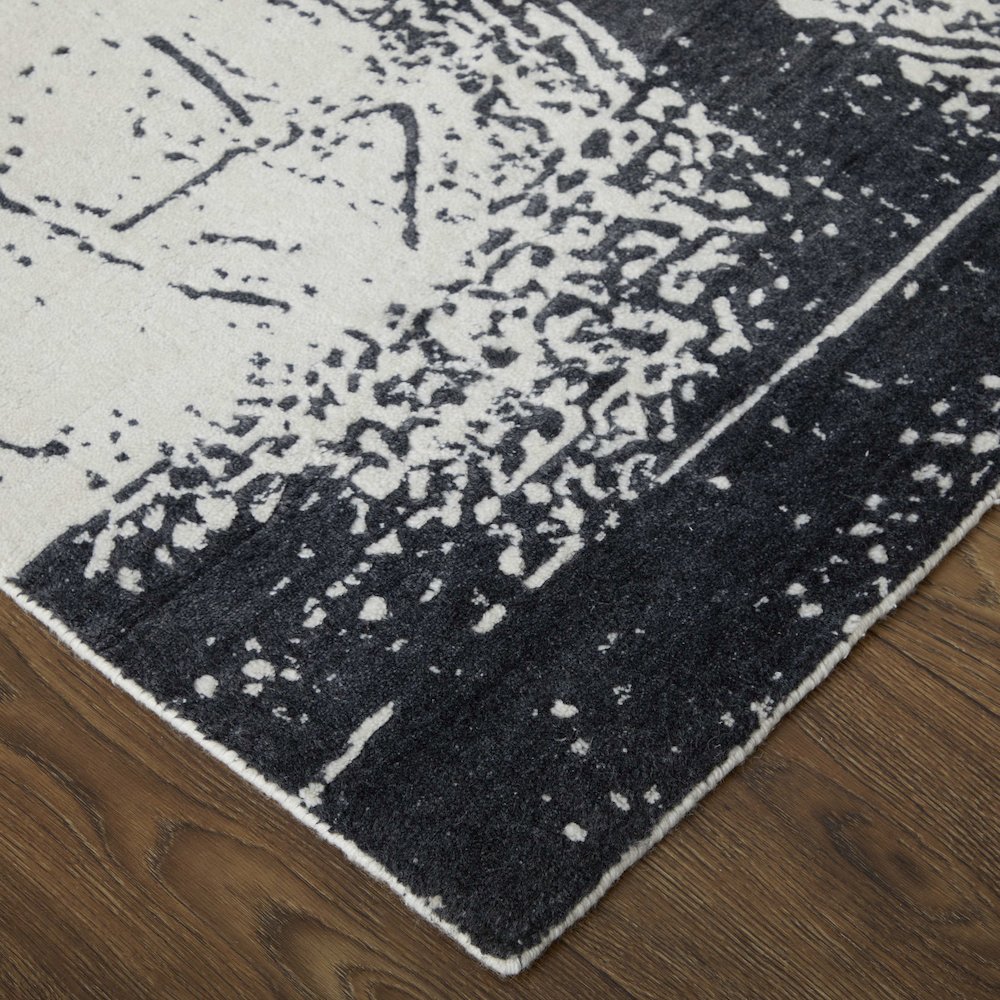 Coda Modern Abstract, Black/White, 3'-6" x 5'-6" Accent Rug. Picture 3