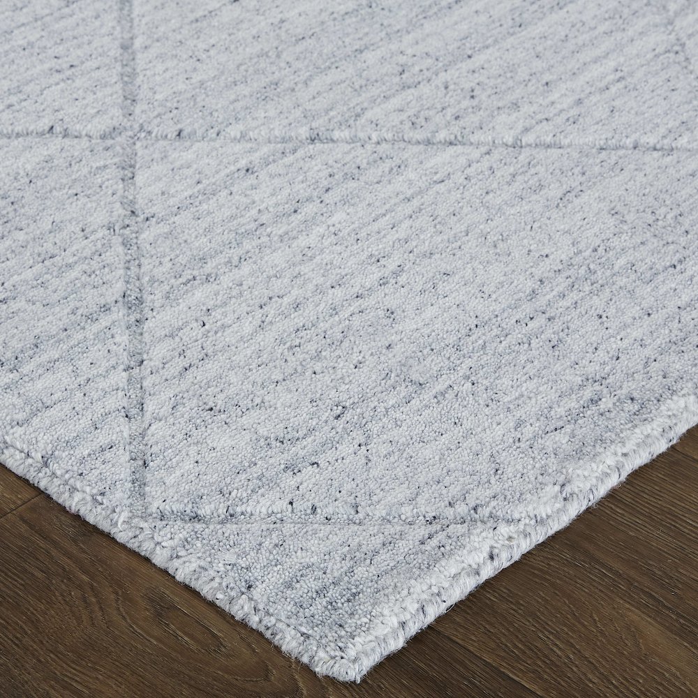 Redford Transitional Solid, Gray/Silver, 3'-6" x 5'-6" Accent Rug. Picture 3