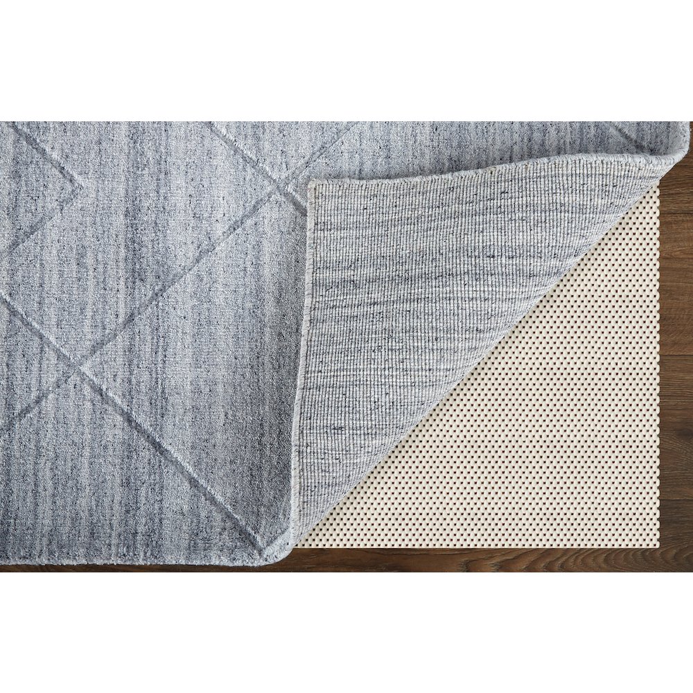 Redford Transitional Solid, Gray/Silver, 3'-6" x 5'-6" Accent Rug. Picture 4