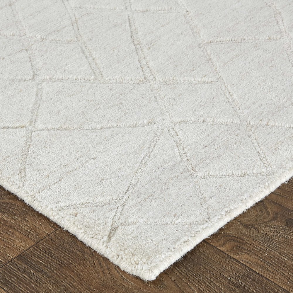 Redford Transitional Solid, Ivory/Gray, 3'-6" x 5'-6" Accent Rug. Picture 3