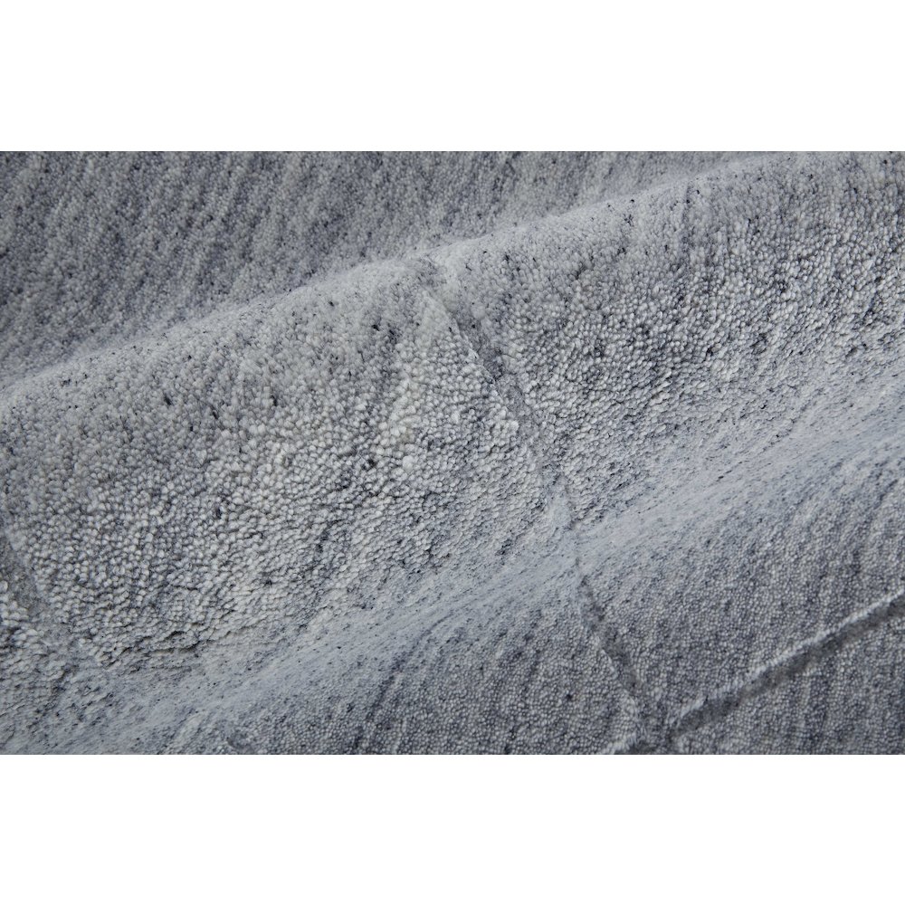 Redford Transitional Solid, Gray/Silver, 3'-6" x 5'-6" Accent Rug. Picture 5