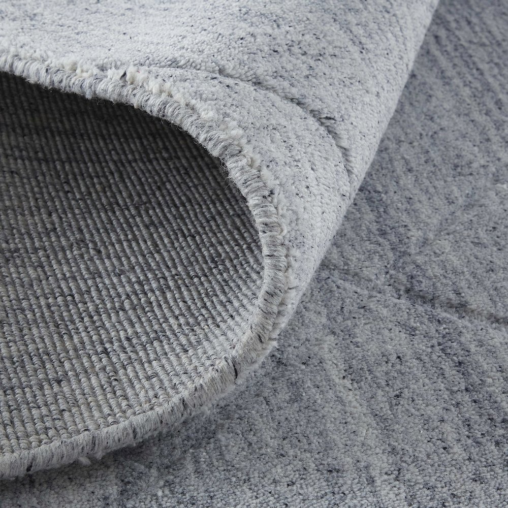 Redford Transitional Solid, Gray/Silver, 3'-6" x 5'-6" Accent Rug. Picture 7