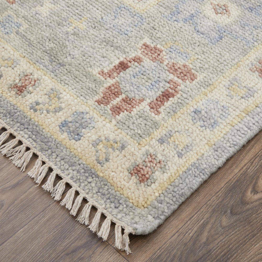 Fillmore Traditional Floral & Botanical, Blue/Taupe/Gray, 2' x 3' Accent Rug. Picture 3