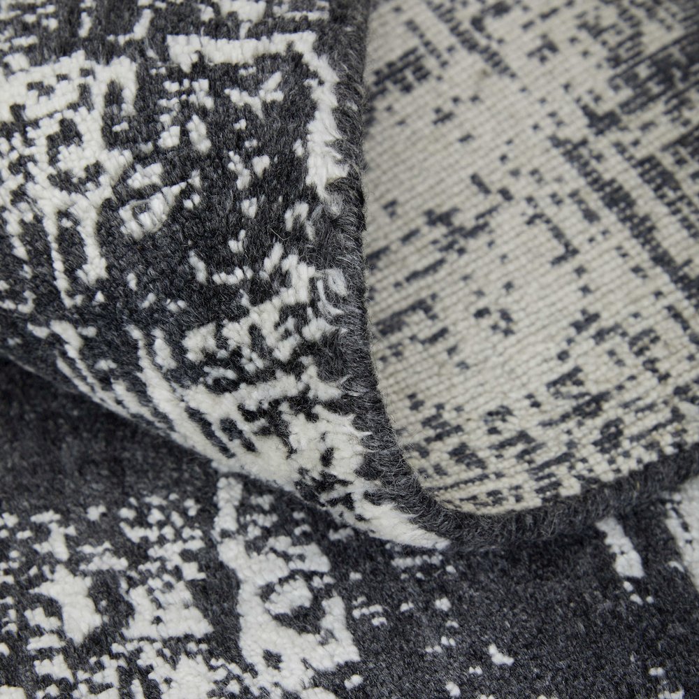 Coda Modern Abstract, Black/White, 2' x 3' Accent Rug. Picture 7