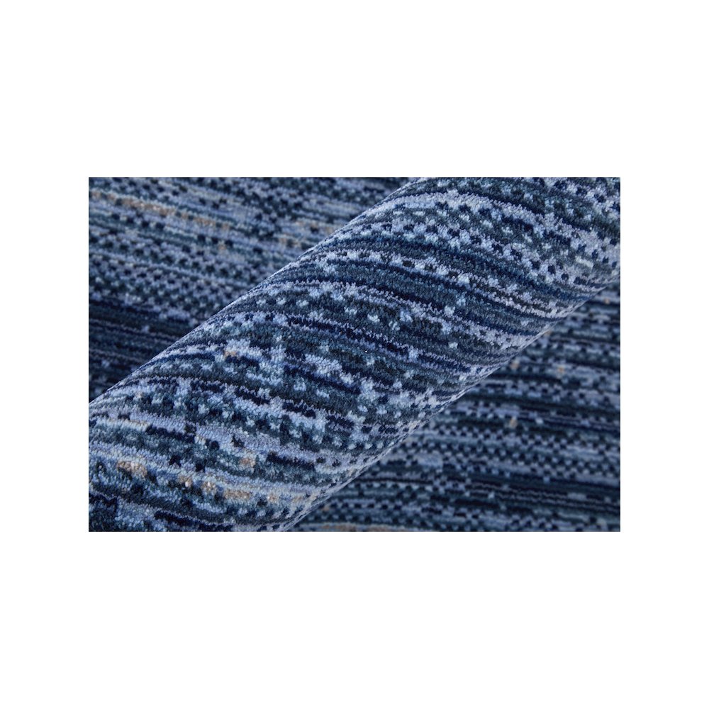 Deja Modern Solid, Blue/Silver, 2' x 3' Accent Rug. Picture 4