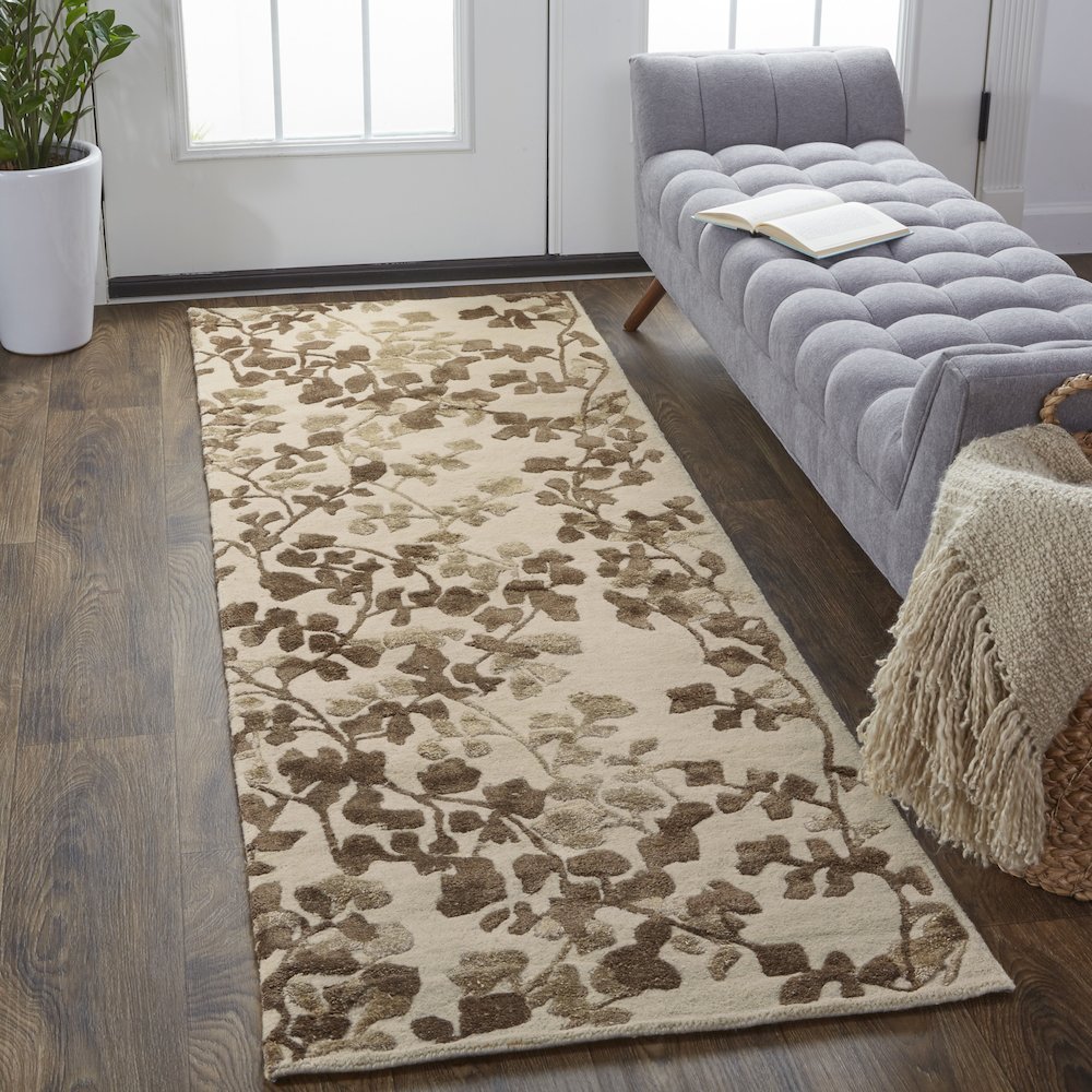 Bella Transitional Floral & Botanical, Ivory/Taupe/Brown, 2'-6" x 8' Runner. Picture 2