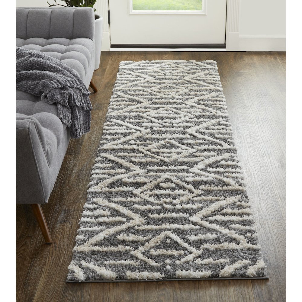 Mynka Transitional Diamond, Gray/Ivory, 2'-6" x 8' Runner. Picture 2