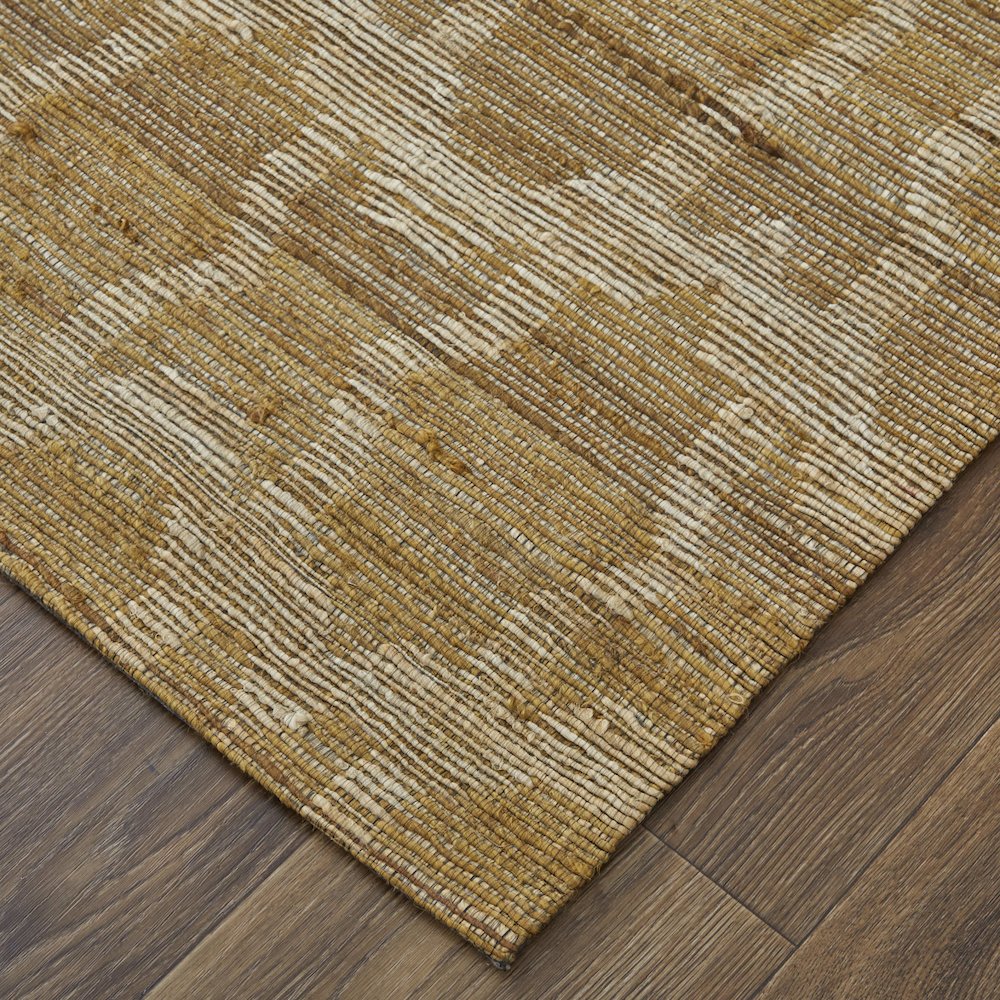 Lilliana Transitional Geometric, Tan/Ivory/Gold, 3'-6" x 5'-6" Accent Rug. Picture 3
