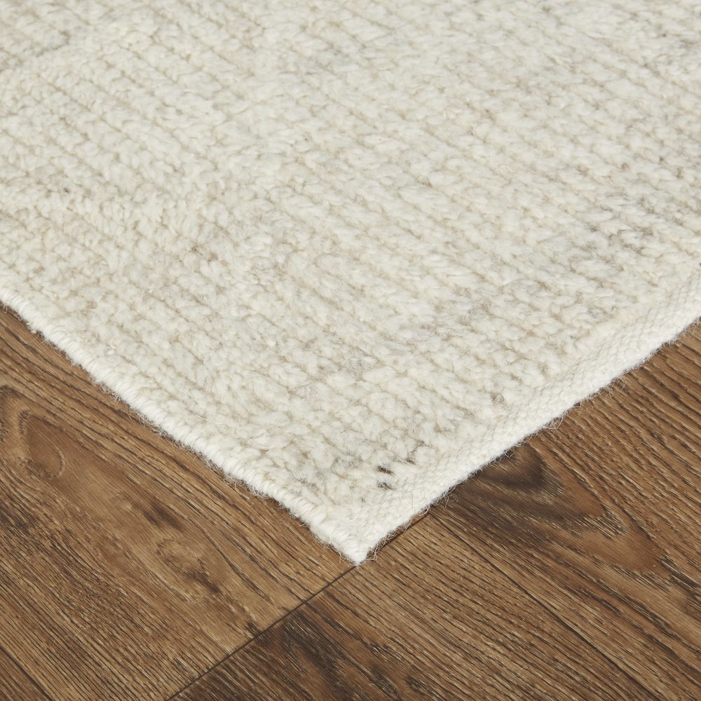 Alford Modern Solid, Ivory/Tan, 2' x 3' Accent Rug. Picture 3