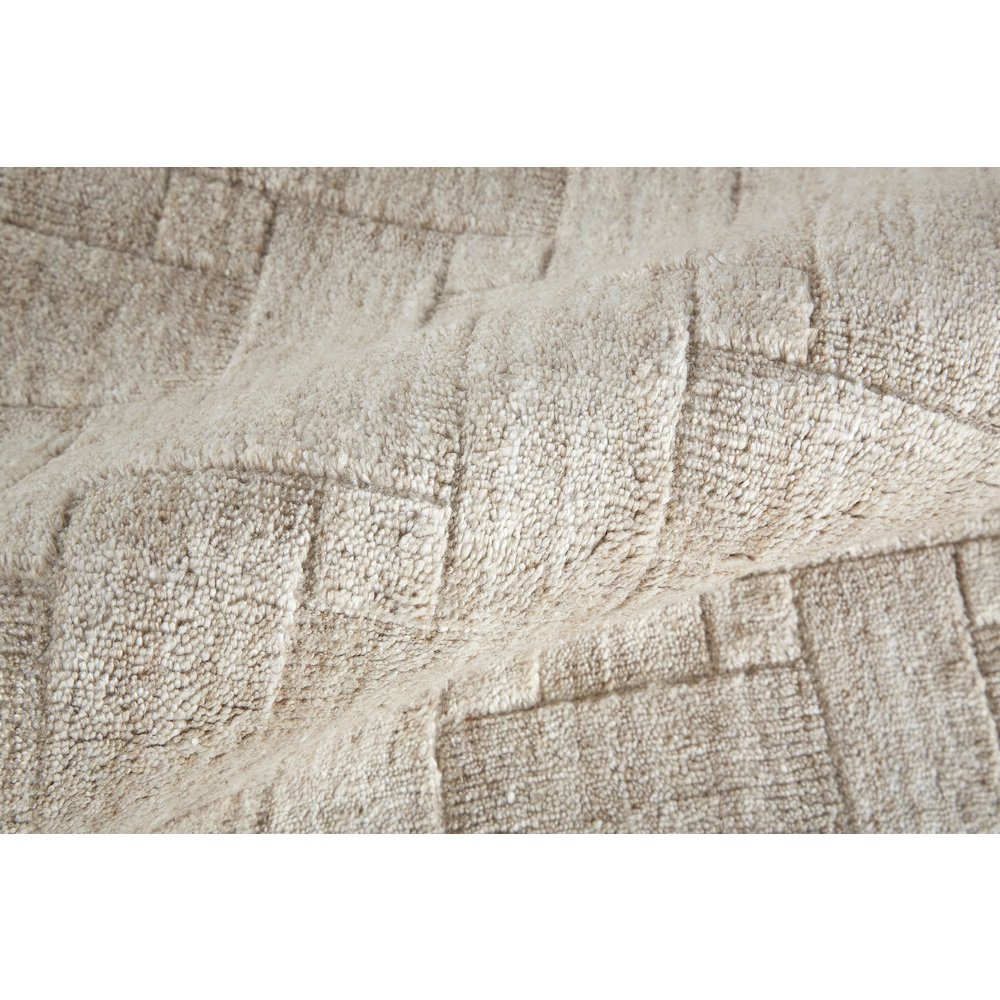 Redford Transitional Solid, Ivory, 3'-6" x 5'-6" Accent Rug. Picture 5