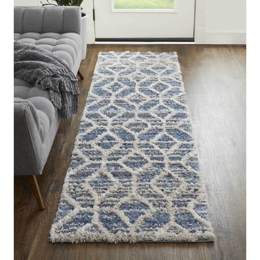 Mynka Transitional Diamond, Blue/Ivory, 2'-6" x 8' Runner. Picture 2