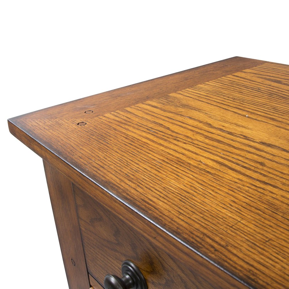 Grandpas Cabin 5 Drawer Chest in Aged Oak. Picture 4