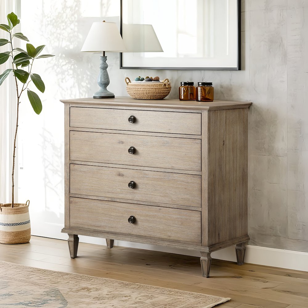 Small Dresser. Picture 6