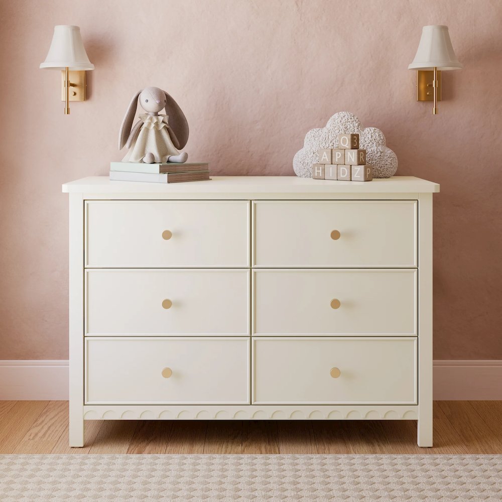 Graco Sasha 6 Drawer Dresser - Frosted Oat. Picture 3