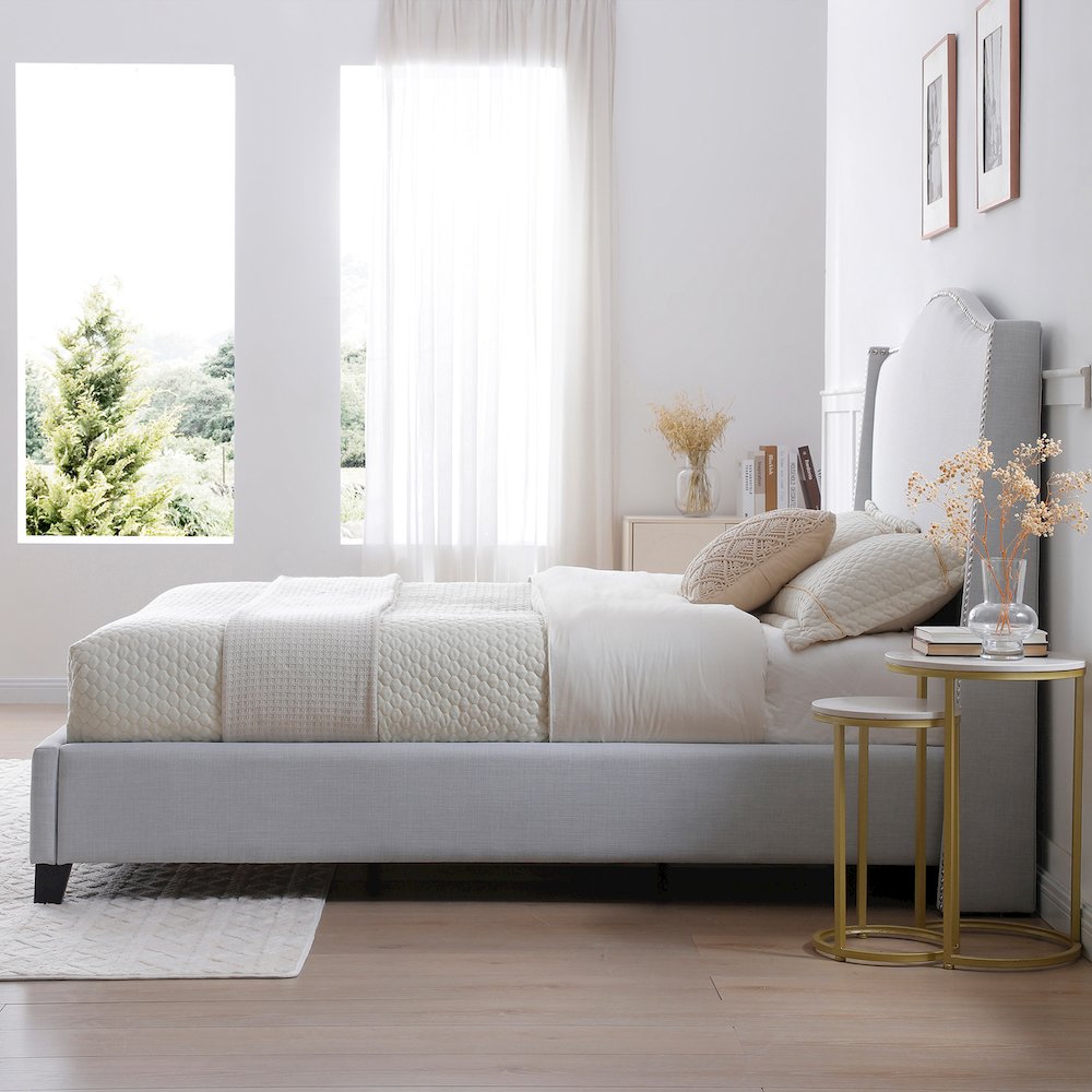 Hampton Linen Upholstered Platform Bed. Picture 1