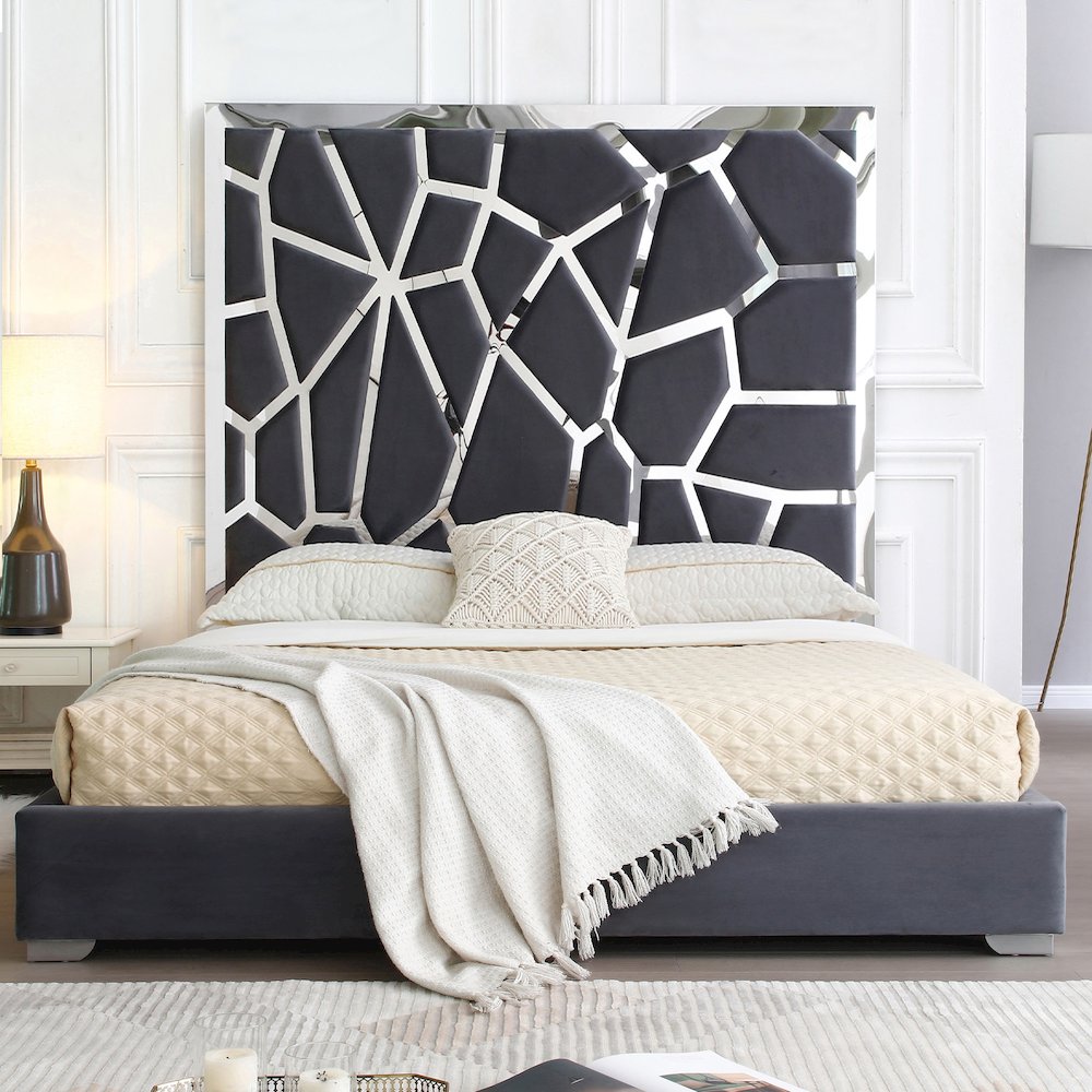 Serenity Velvet Bed with Gold Metal Frame. Picture 2