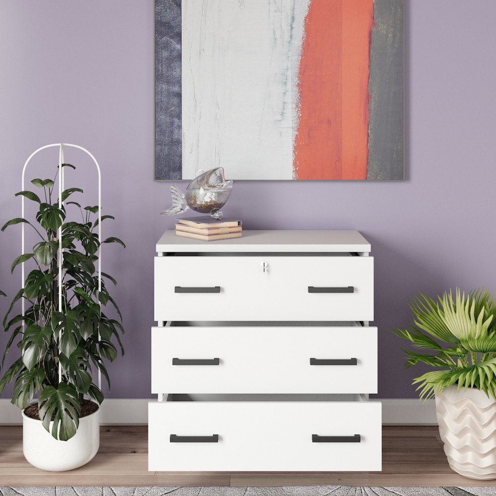 3 Drawers Chest  in White Color. Picture 1