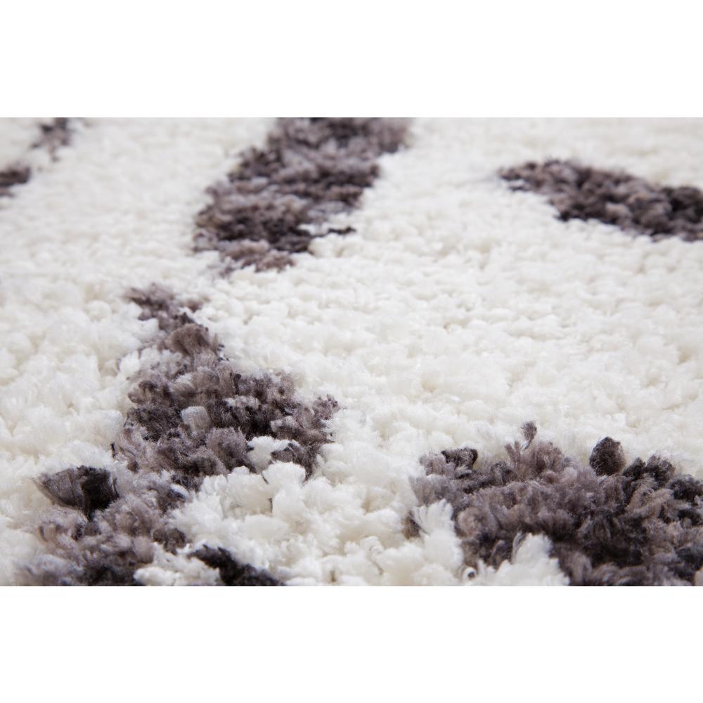 Oasis Juno White and Dark Gray Polyester Area Rug, 5'3 x 7'6". Picture 4