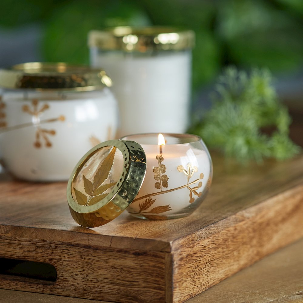 Frosted Juniper Scented Soy Candle with Pressed Leaf Lid (Set of 3). Picture 2