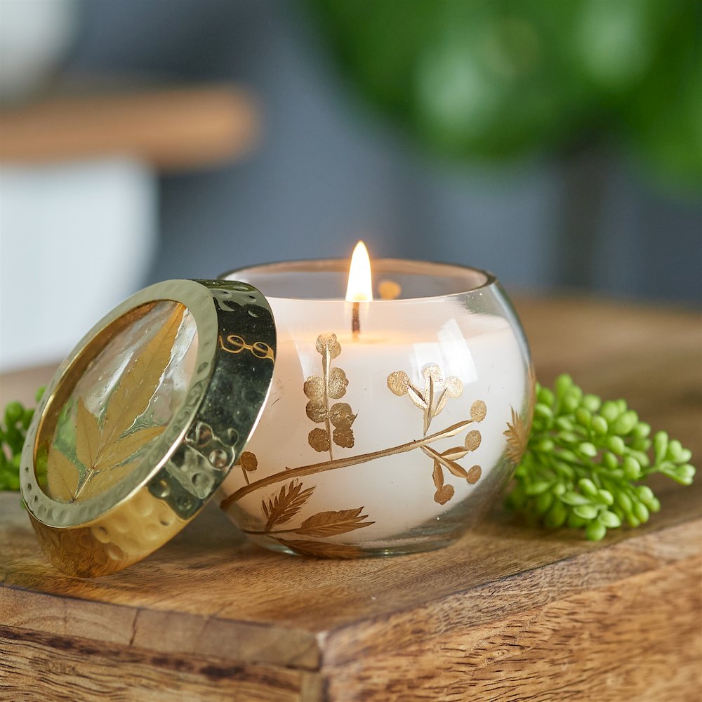 Frosted Juniper Scented Soy Candle with Pressed Leaf Lid (Set of 3). Picture 5