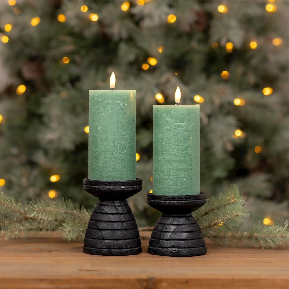 FIA Wick Green Pillar Candle (Set of 2). Picture 3