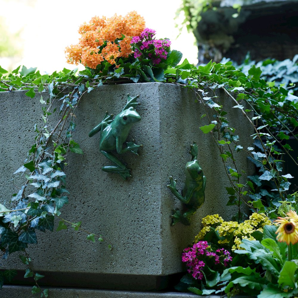 Stone Garden Frog Wall Accent (Set of 2). Picture 6