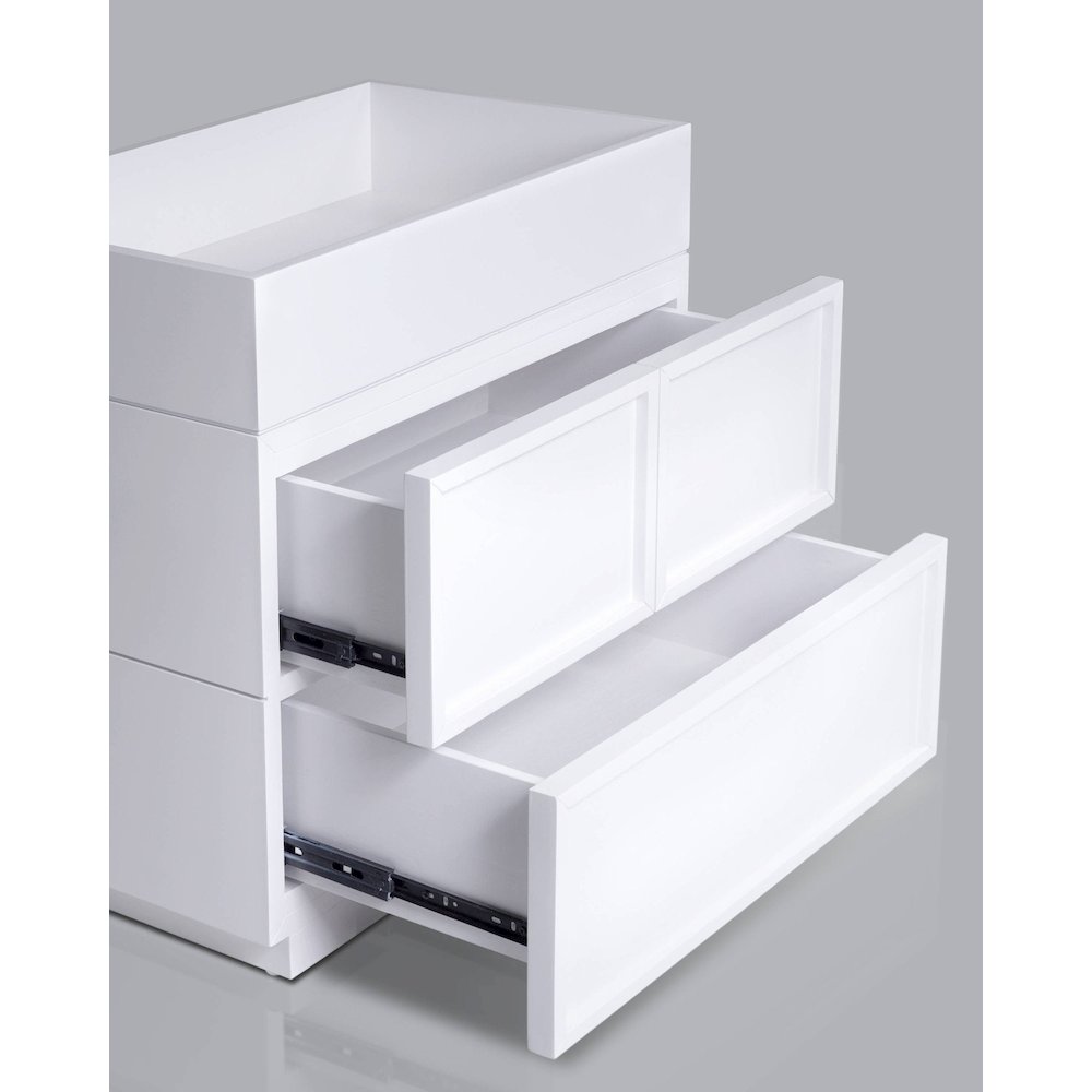 Transitional Luca Nightstand, White. Picture 5