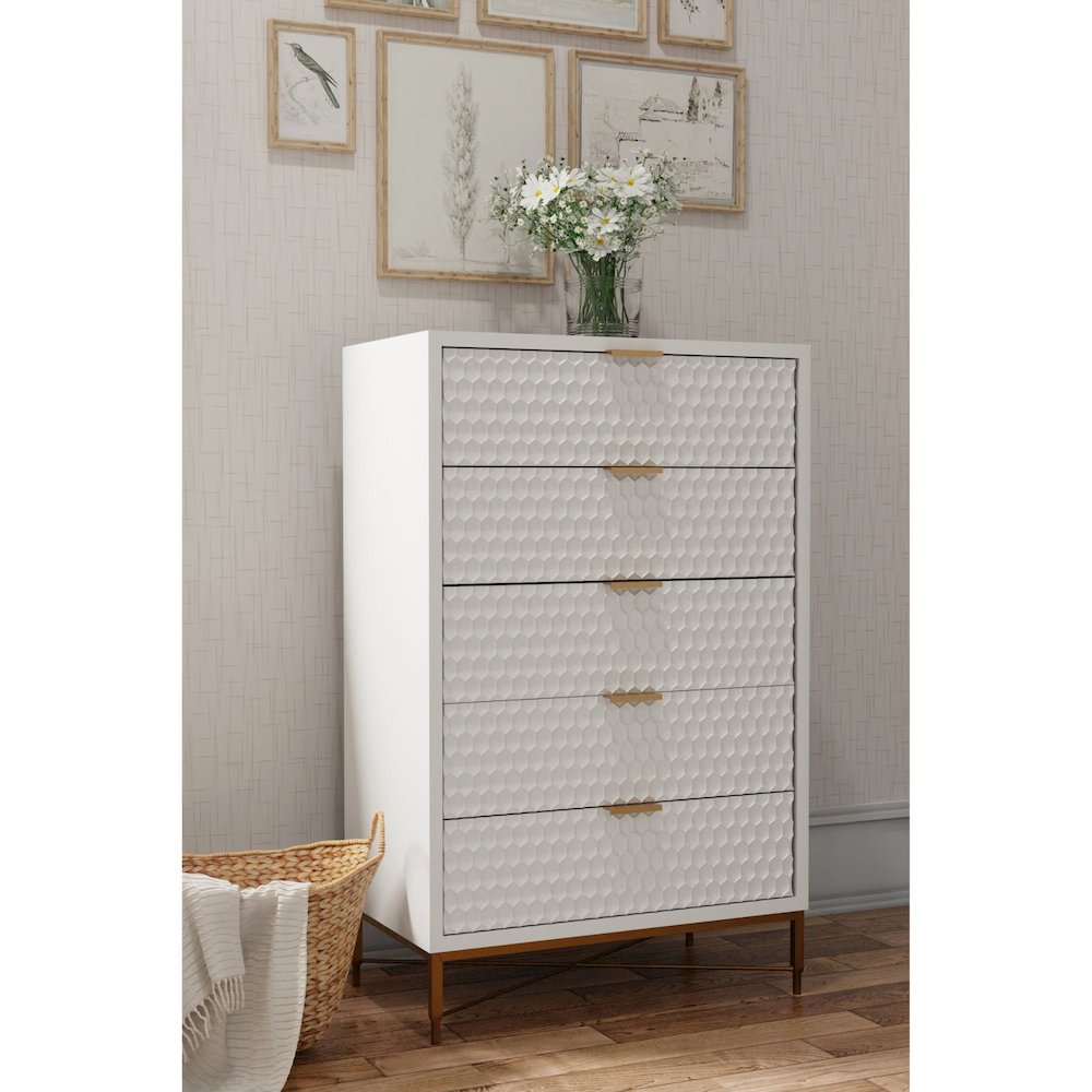 Contemporary White Pearl Chest, White. Picture 2
