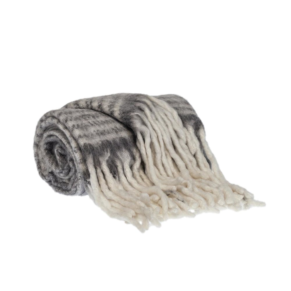 Nagar Transitional Gray 52" X 67" Woven Handloom Throw. Picture 2
