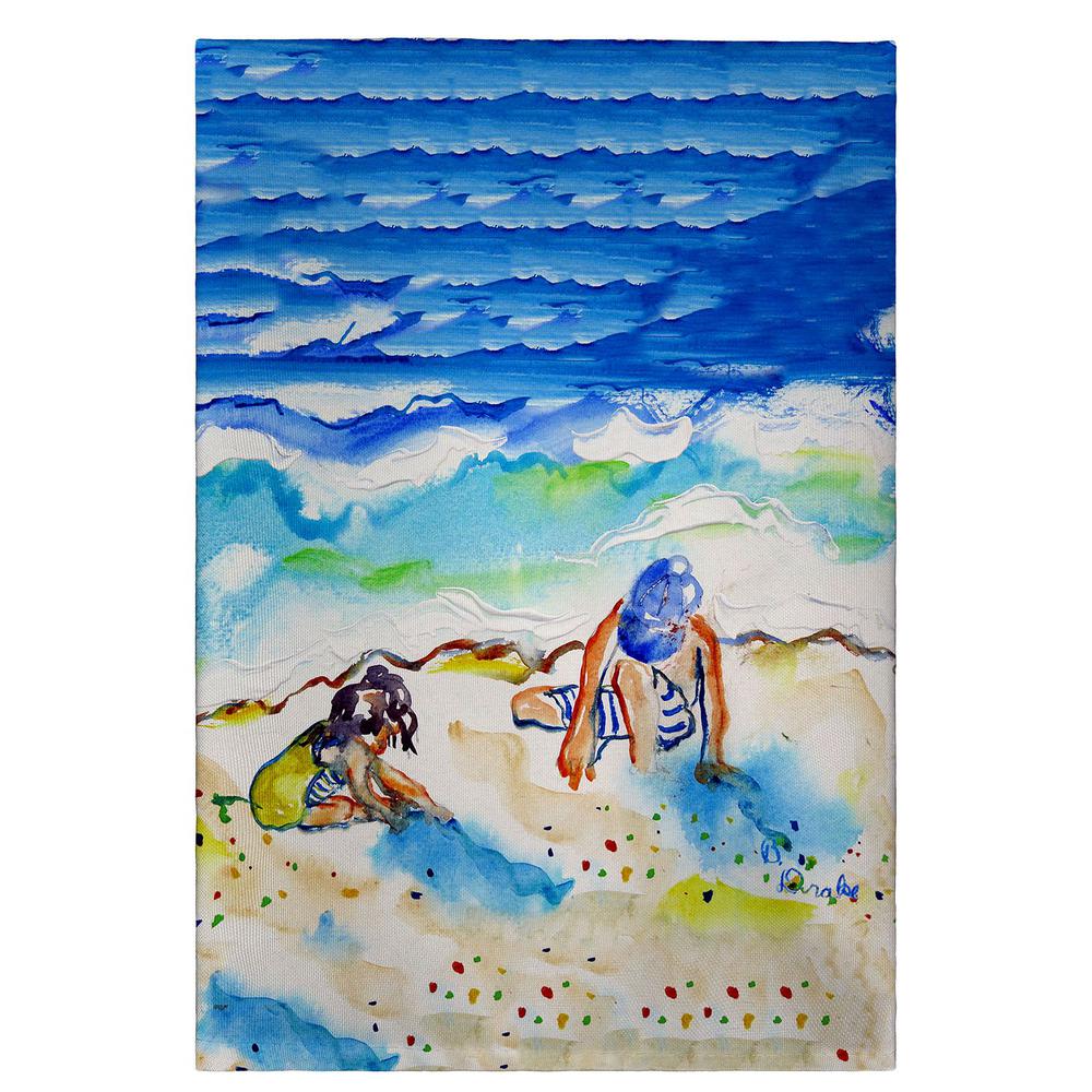 Playing in the Sand Guest Towel. Picture 1