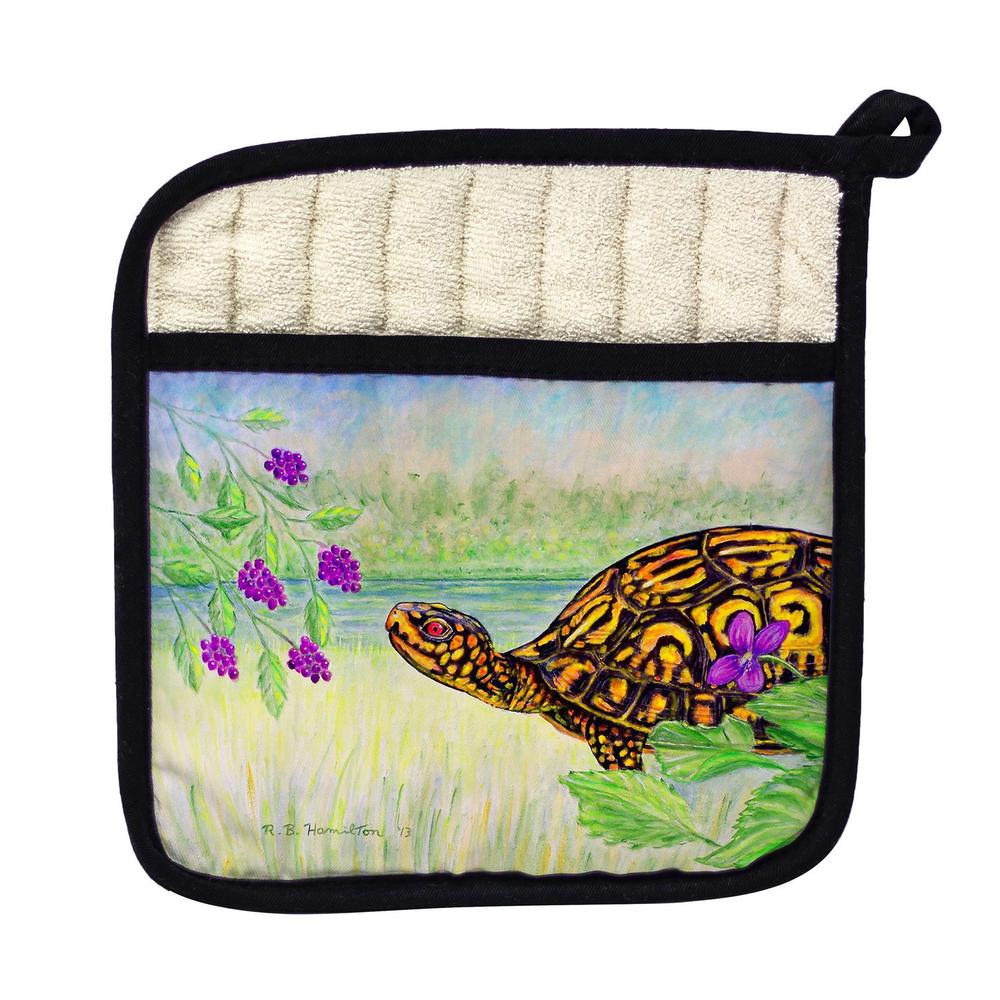 Turtle & Berries Pot Holder. Picture 1
