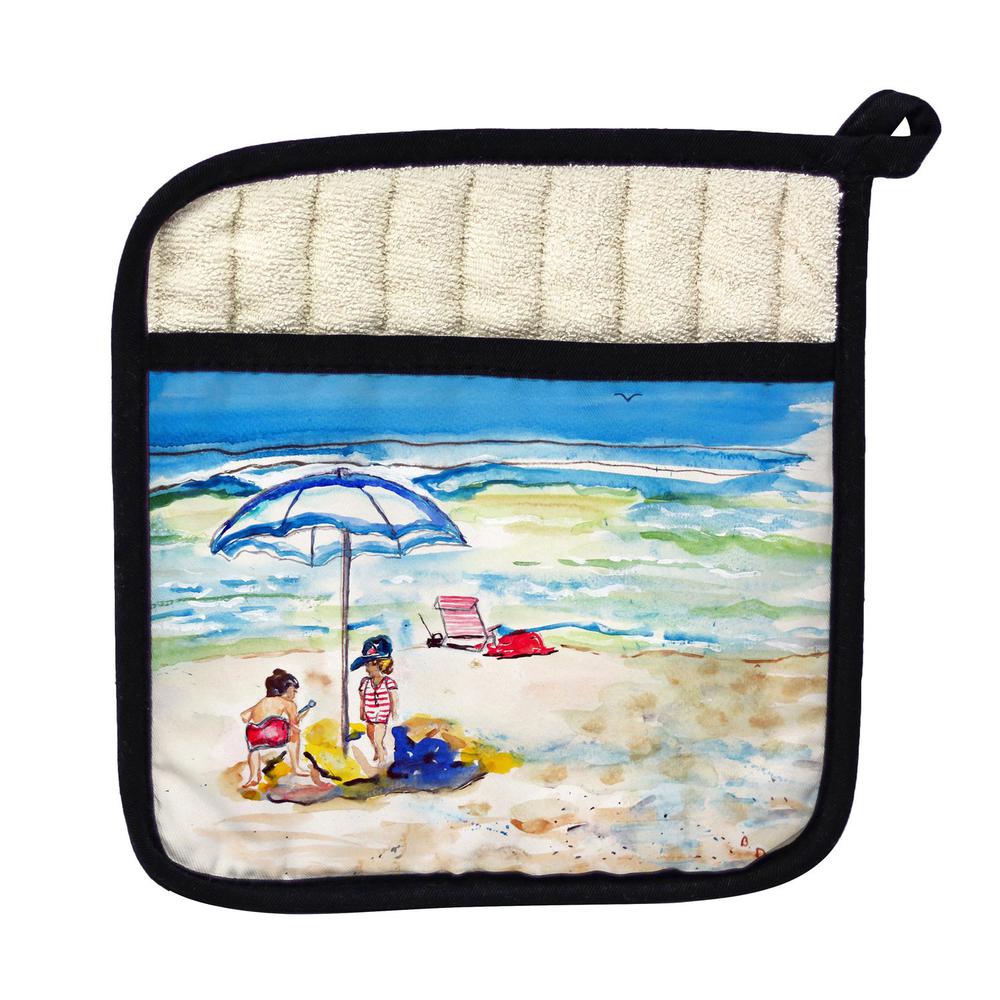 Playing On The Beach Pot Holder. Picture 1