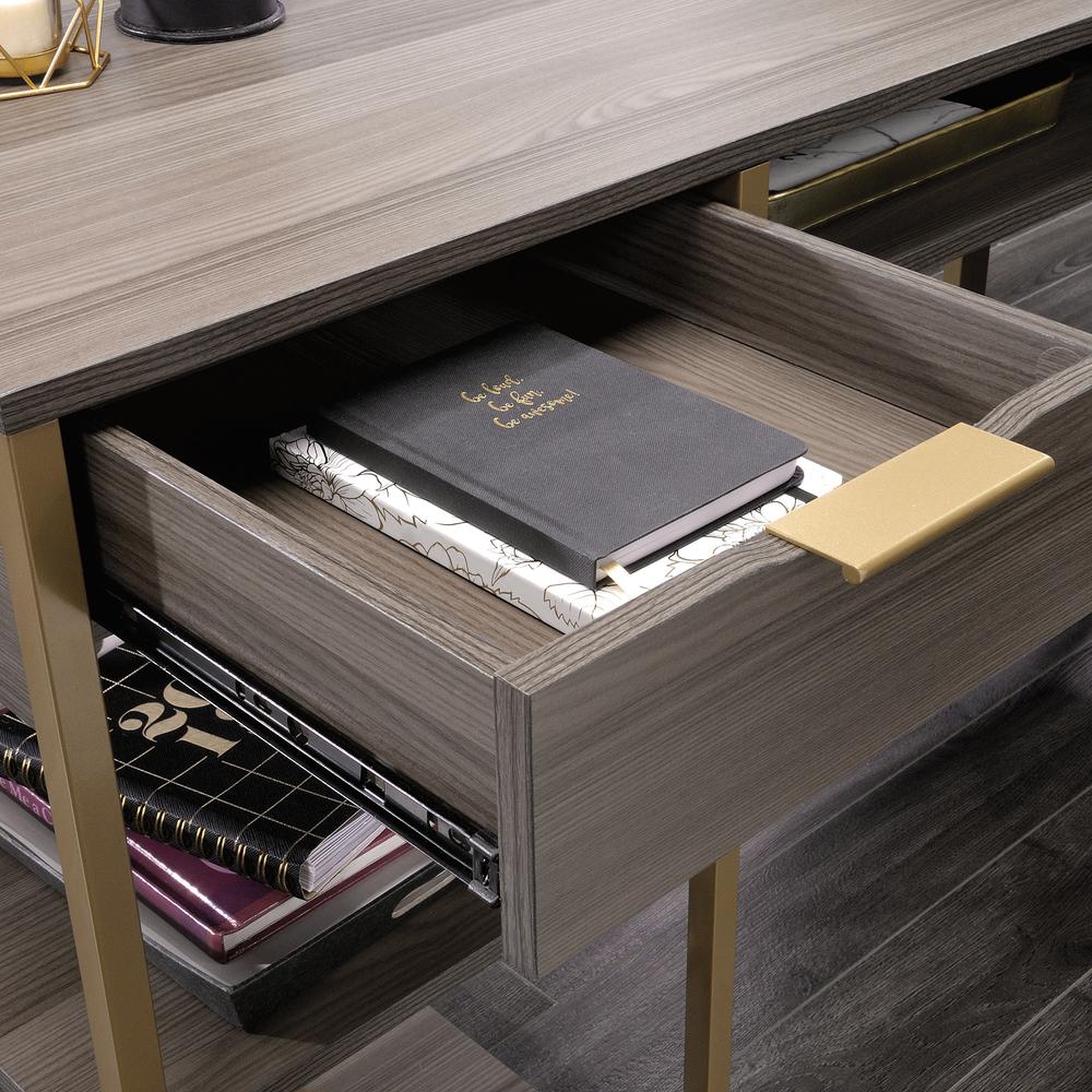 International Lux L-Desk. Picture 11