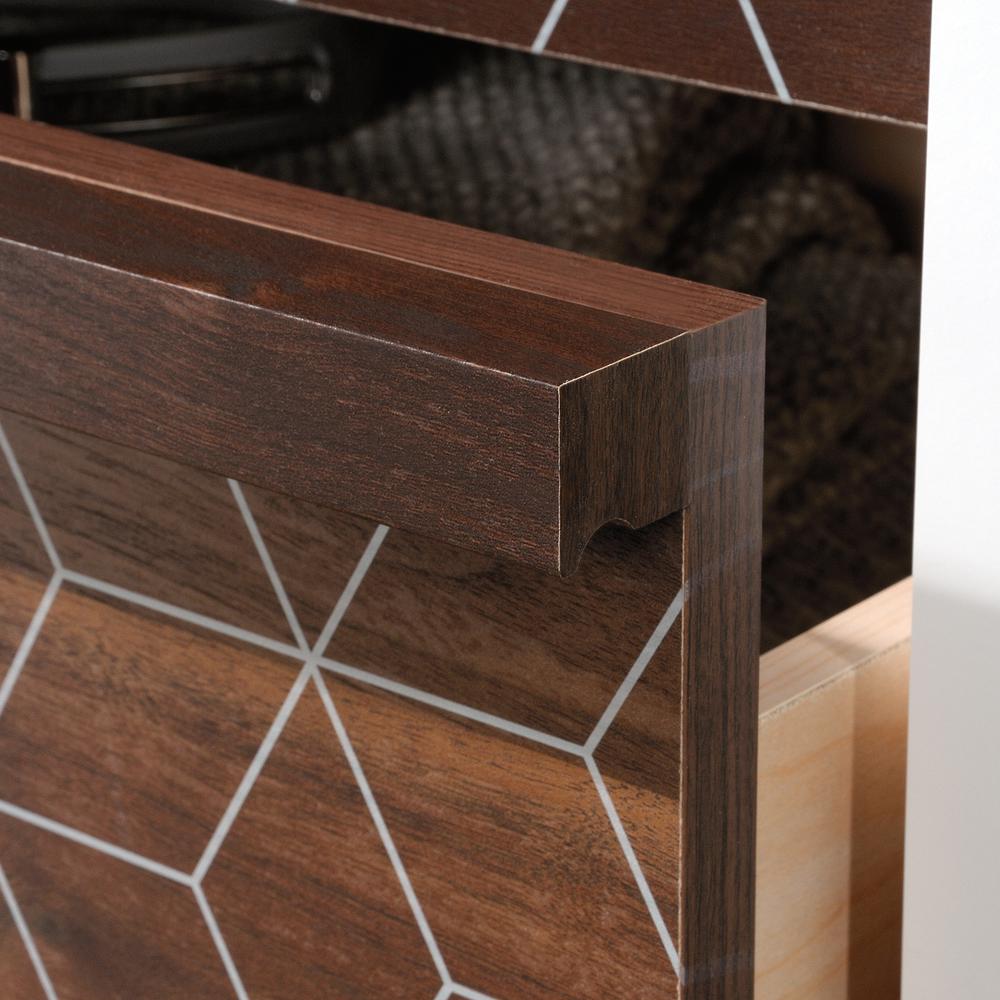 Harvey Park 4-Drawer Chest Sw. Picture 5